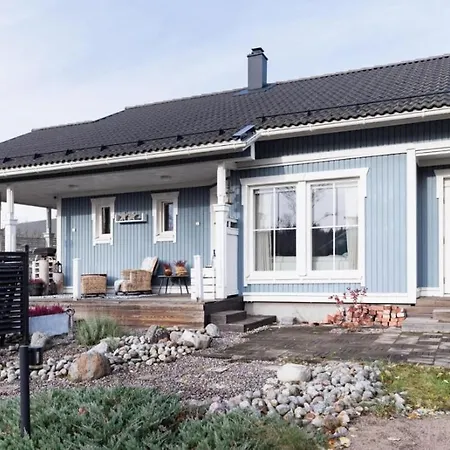Apartment Paritalohuoneisto Omalla Pihalla